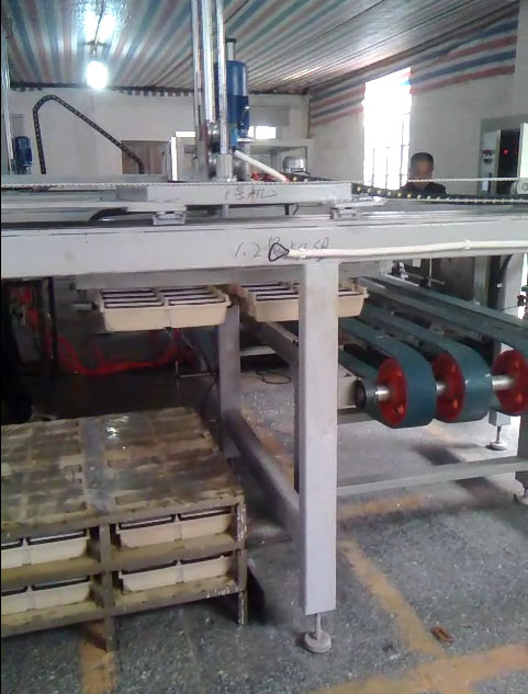 全自動(dòng)脫模機